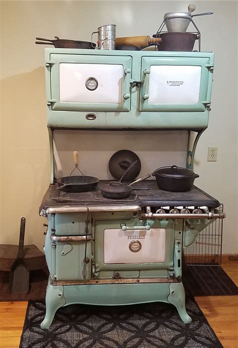 Vintage Star Rosemont 34 Floyd Wells CO. . Vintage stove for sale